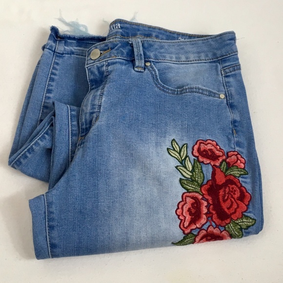 a.n.a Denim - a.n.a Embroidered Skinny Ankle Jeans {Size: 31/12}